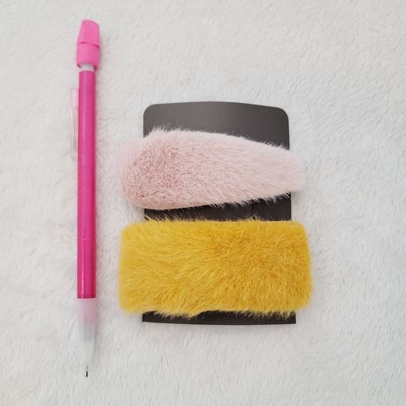 💕 NWOT 1 Pair Of Fluffy Hair Clips Pink and Yellow - Picture 6 of 9